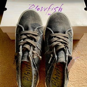 BNWT Slip on Blowfish Sneakers. Green Camo Size 8.5